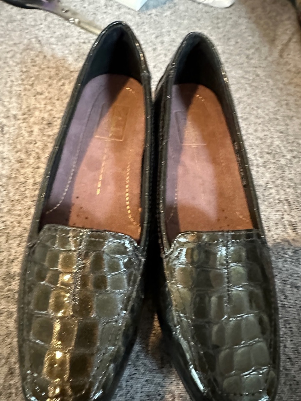 Clarks Brown Croc-Embossed Leather Flats Sz 8.5